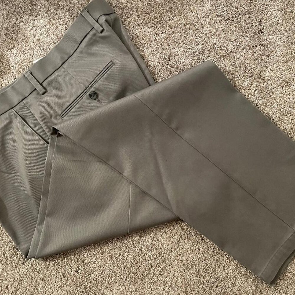 Men's Gray Dockers Signature Khaki Classic Fit Pants W36 L32